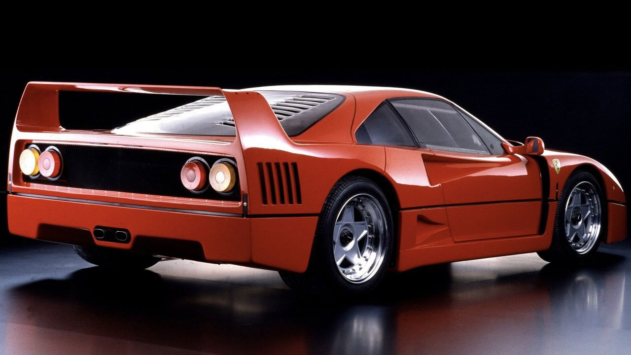 Ferrari F40 - rear