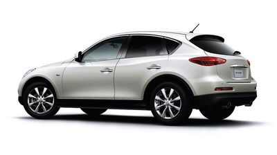 Nissan Skyline Crossover, rear