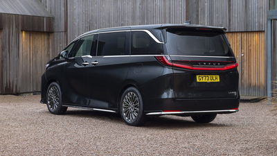 Lexus LM350h, rear