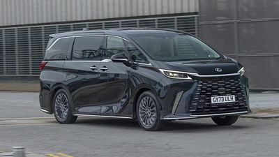 Lexus LM350h, front
