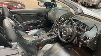 Aston Martin Vantage Roadster, interior