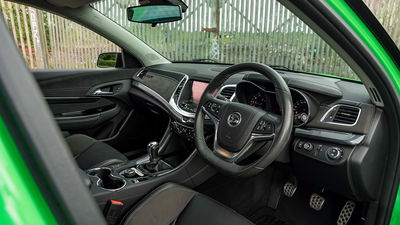 Vauxhall VXR8 Maloo, interior