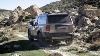Toyota Land Cruiser Hybrid - rear
