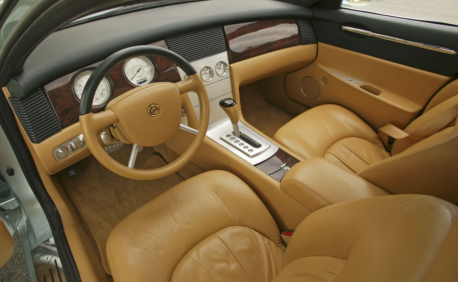 Chrysler Chronos - interior