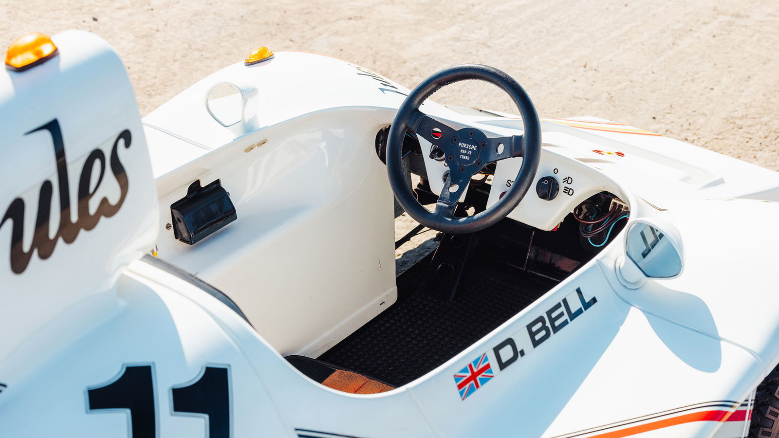 Porsche 936 Junior, cabin