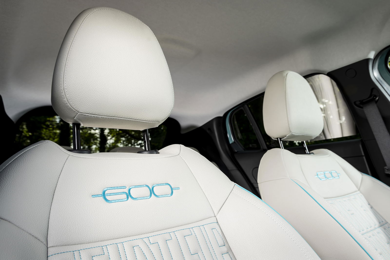 Fiat 600 Hybrid - interior