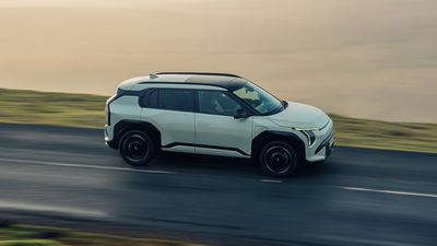 Kia EV3 - side, driving