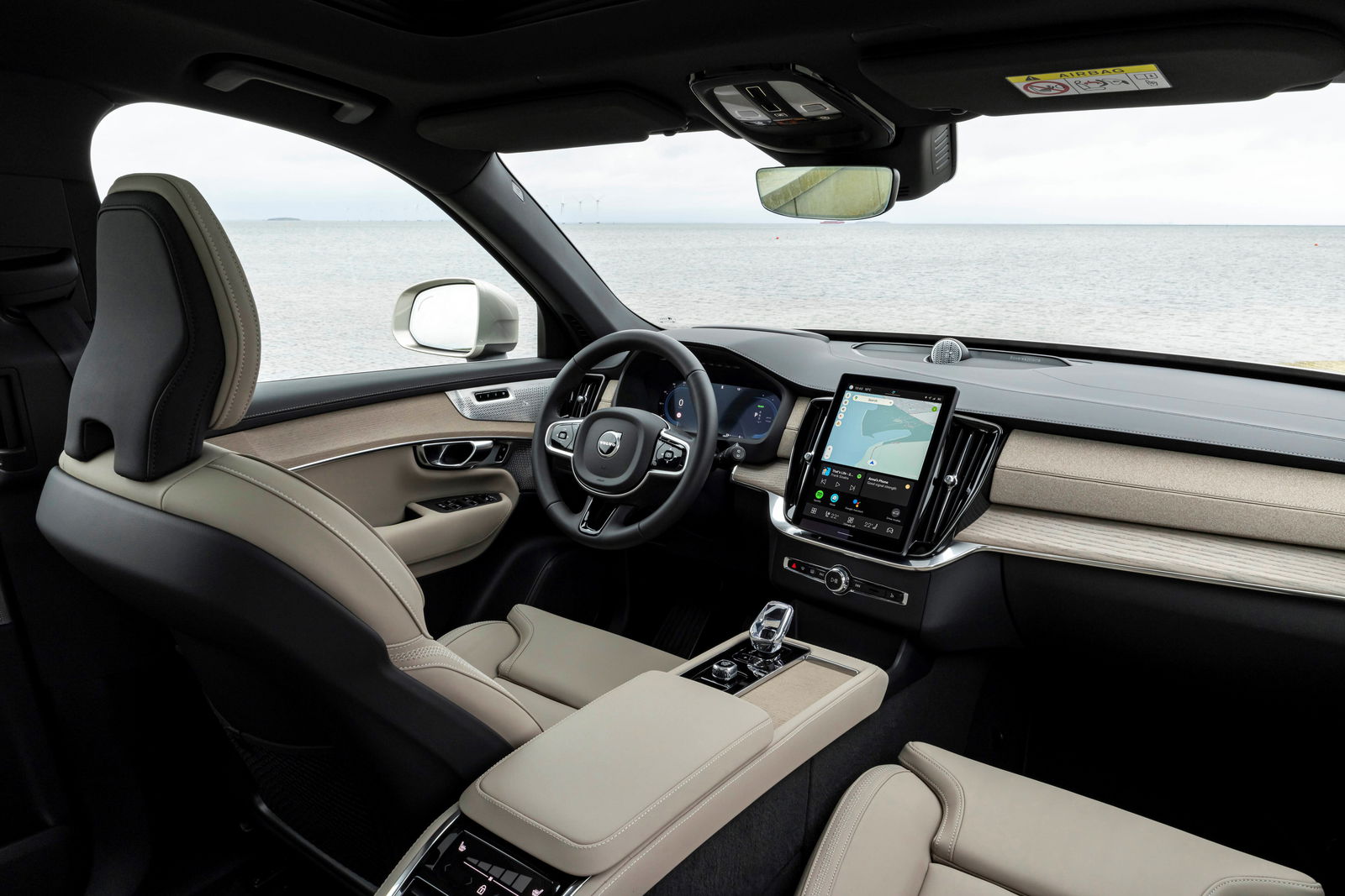 Volvo XC90 - interior