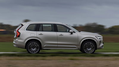 Volvo XC90 - side, driving
