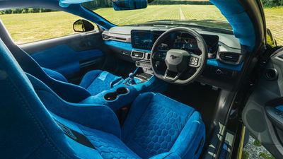 Ford Mustang CS800DH - interior