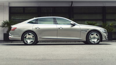 Genesis Electrified G80, side