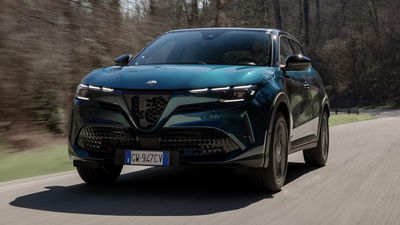 Alfa Romeo Junior Ibrida - front, driving