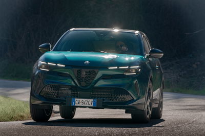 Alfa Romeo Junior Ibrida - front, driving