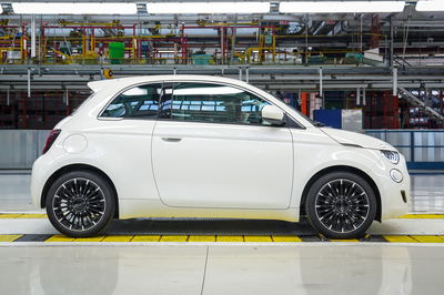 Fiat 500 Hybrid hatch - side