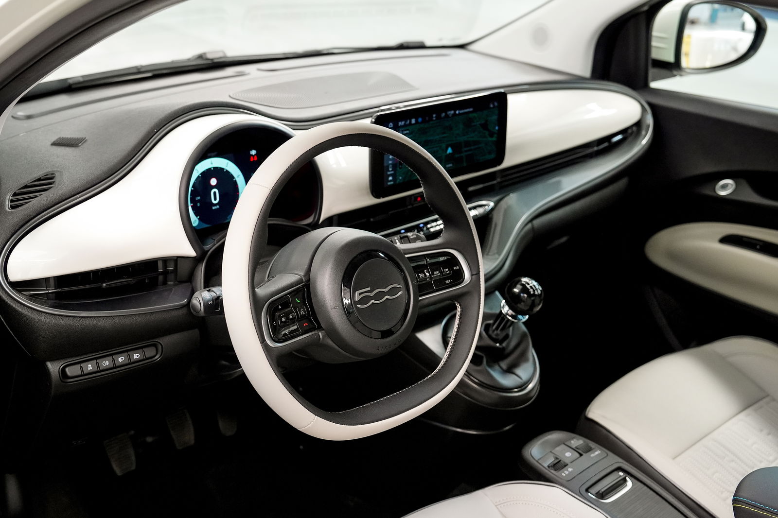 Fiat 500 Hybrid - interior