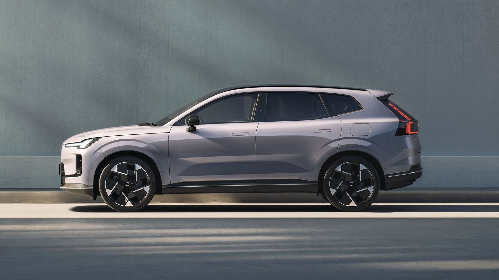 Volvo XC70 - side