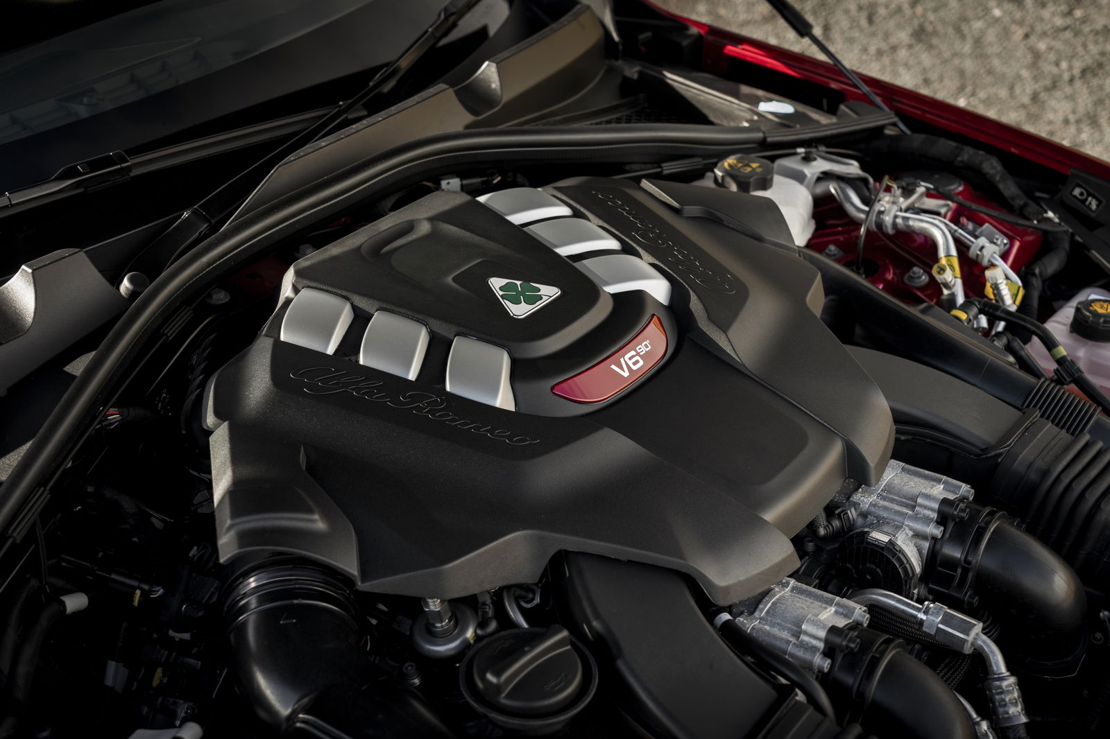 Alfa Romeo Giulia Quadrifoglio - engine bay
