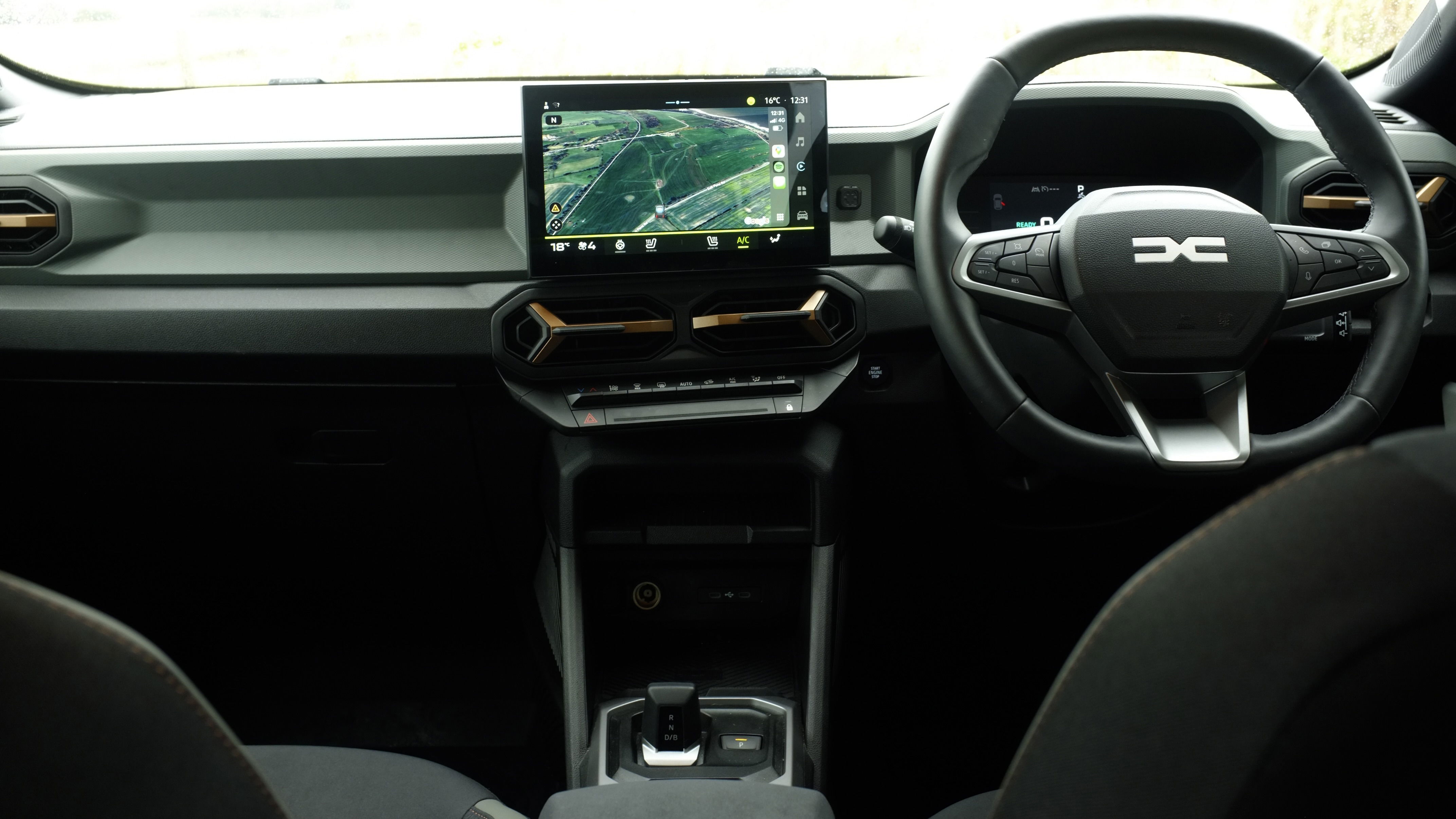 Dacia Duster Hybrid - interior
