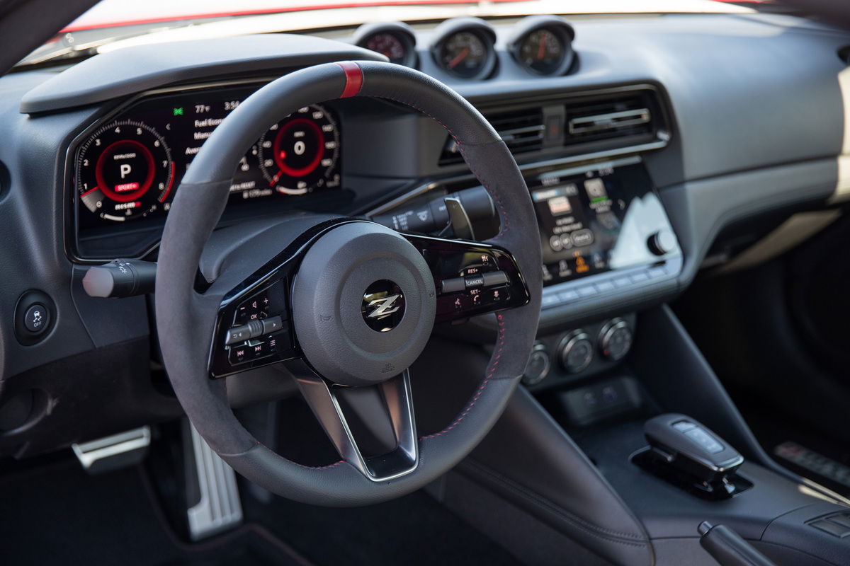 Nissan Z Nismo - interior