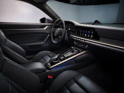 992.2 Porsche 911 Turbo S - interior