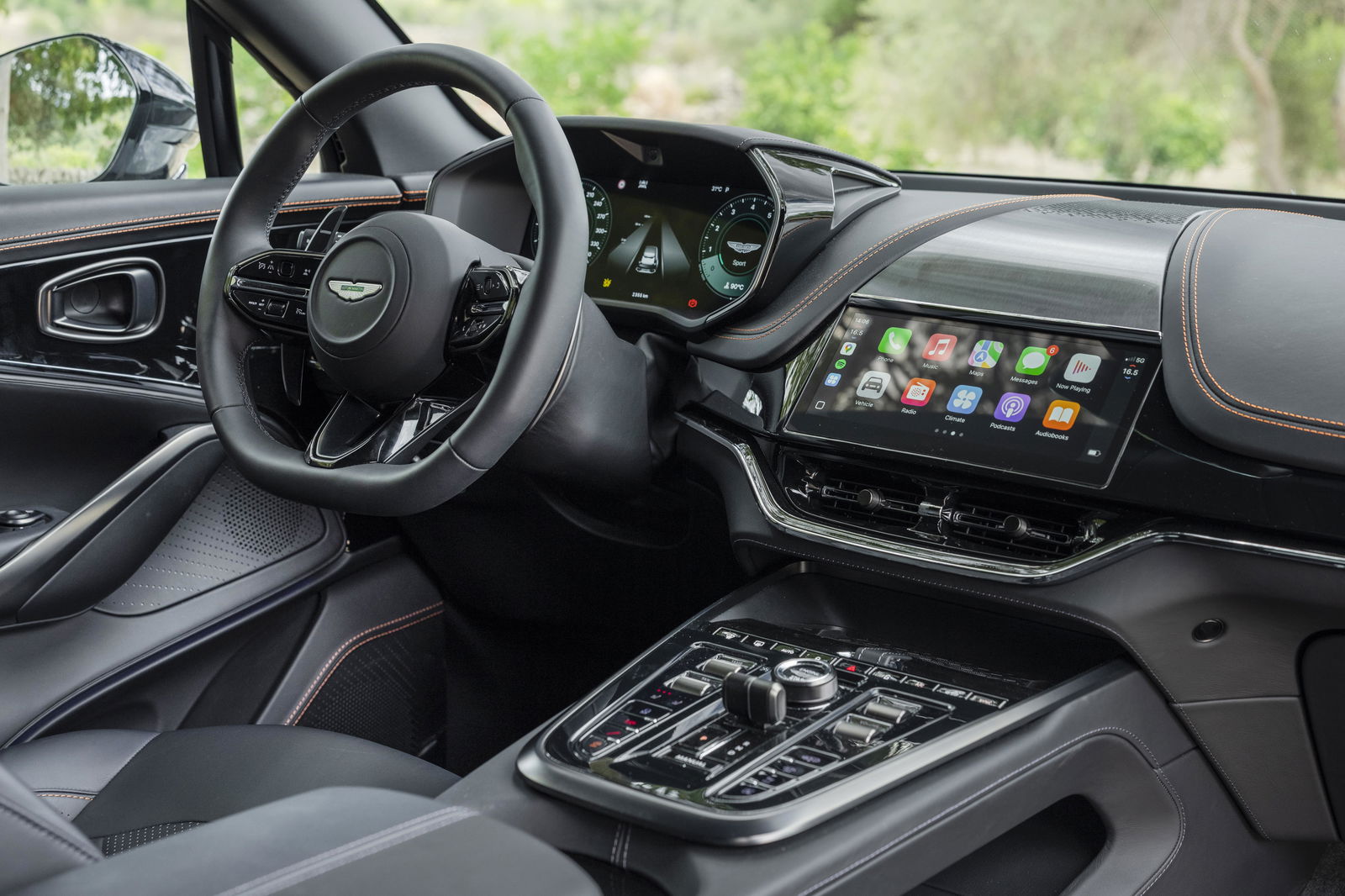 Aston Martin DBX S - interior