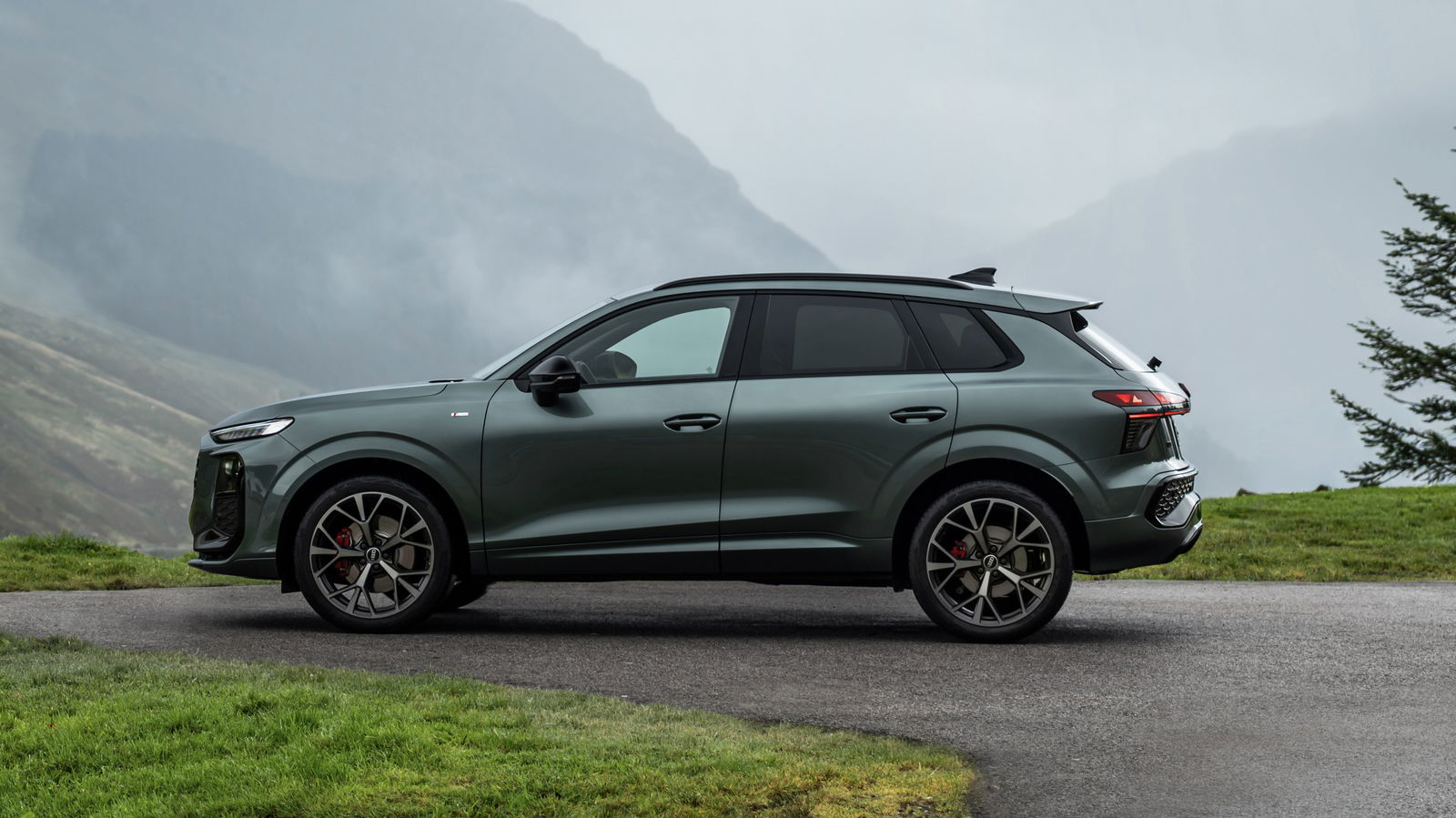 2025 Audi Q3 - side, static