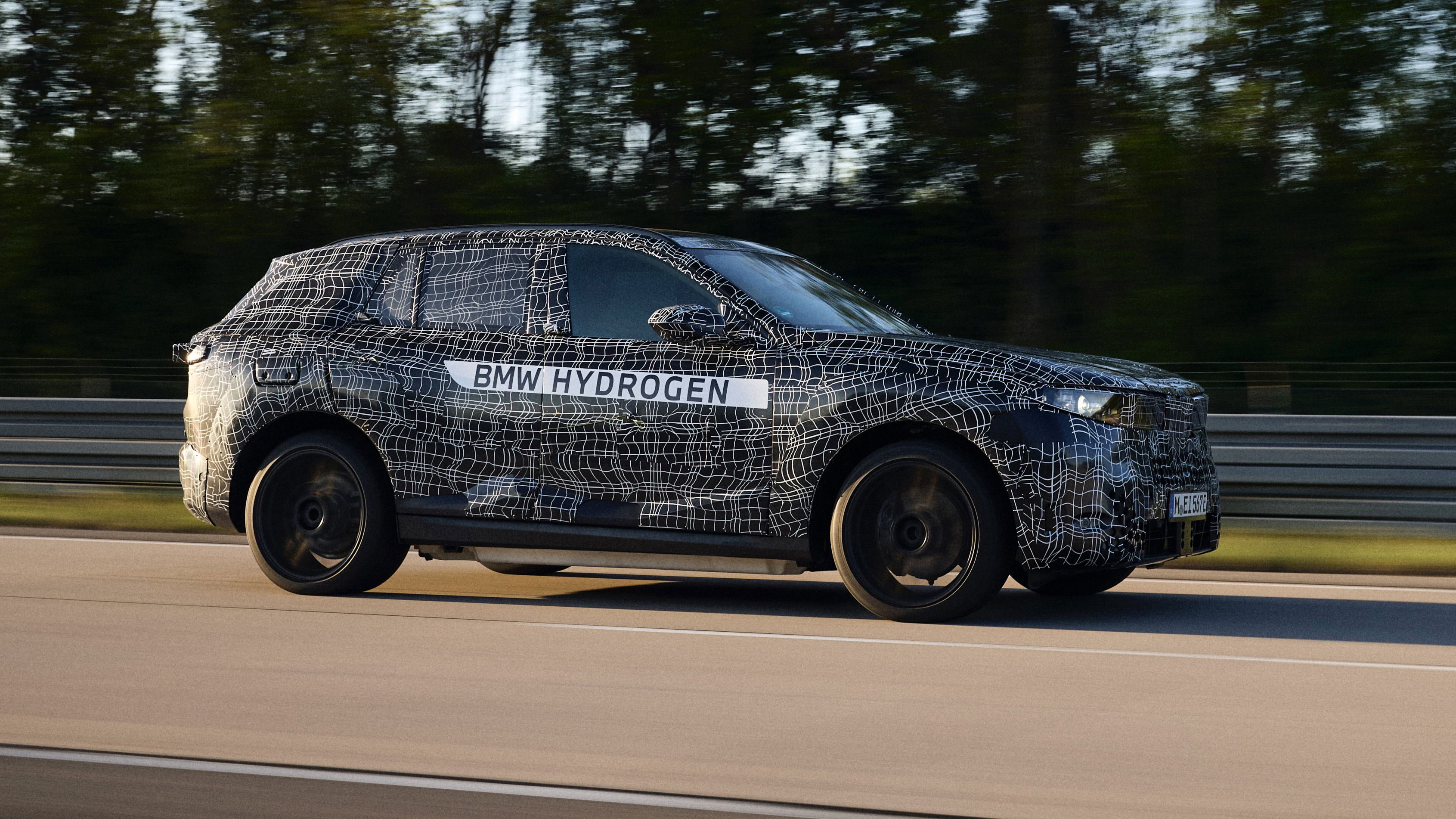 BMW iX5 Hydrogen prototype - side