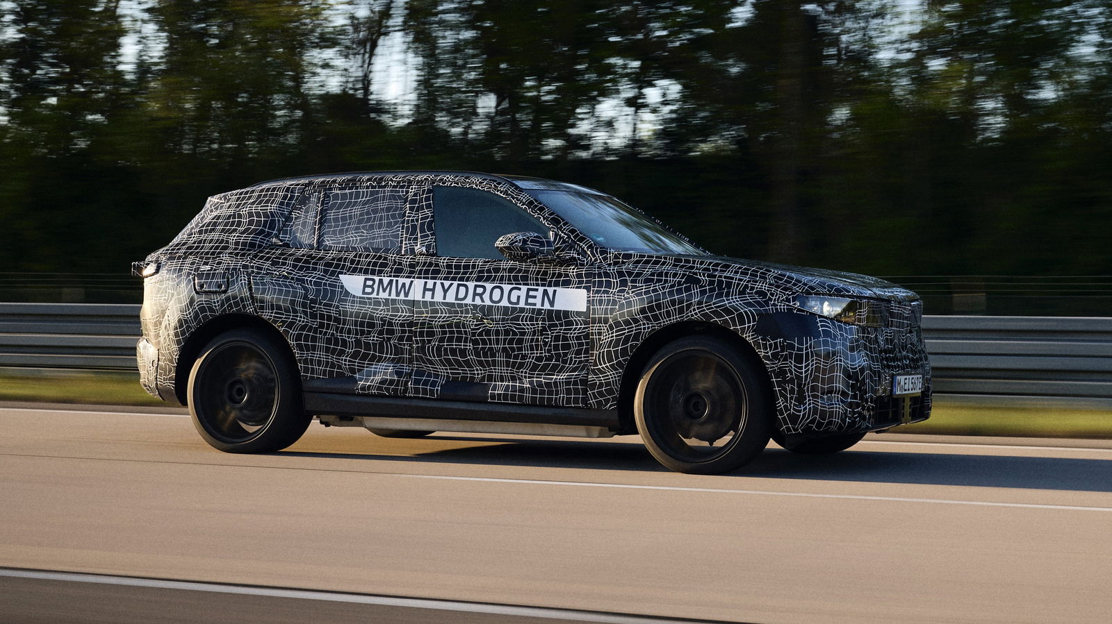 BMW iX5 Hydrogen prototype - side