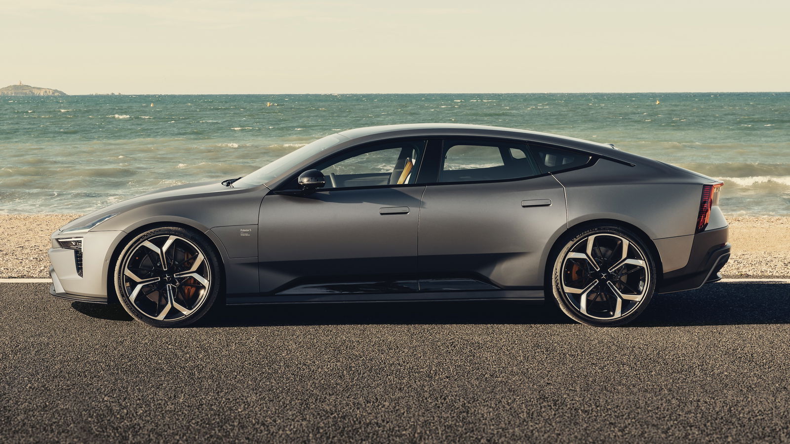 Polestar 5 - side
