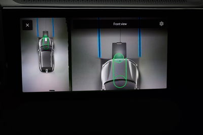 Porsche Cayenne wireless charging - parking view