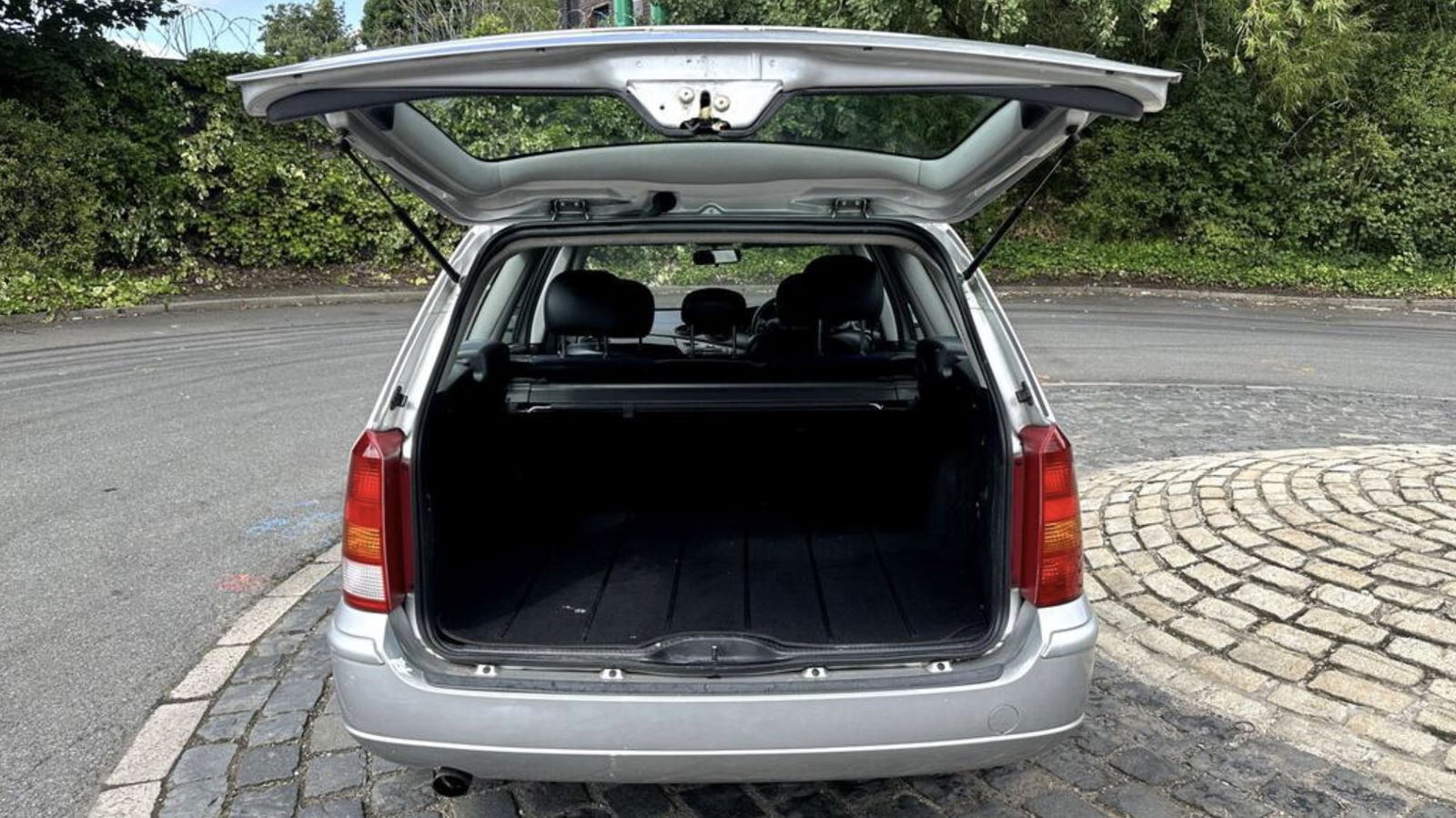 Ford Focus ST170 Estate - rear, tailgate open