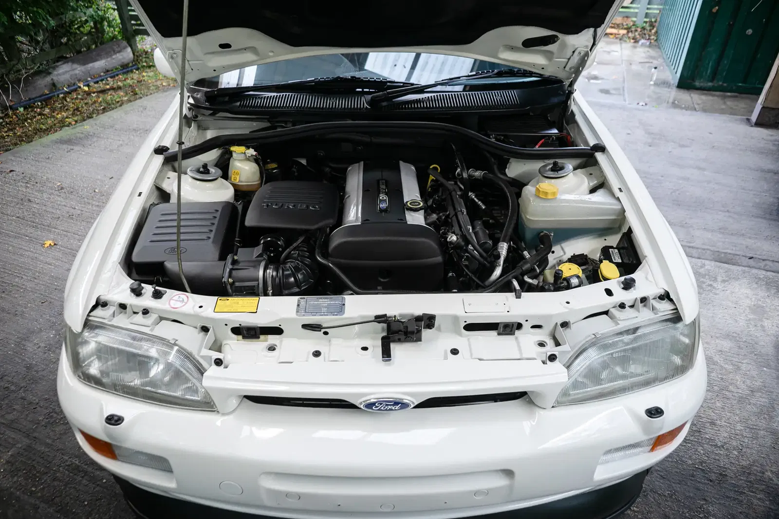 Ford Escort RS Cosworth - engine bay