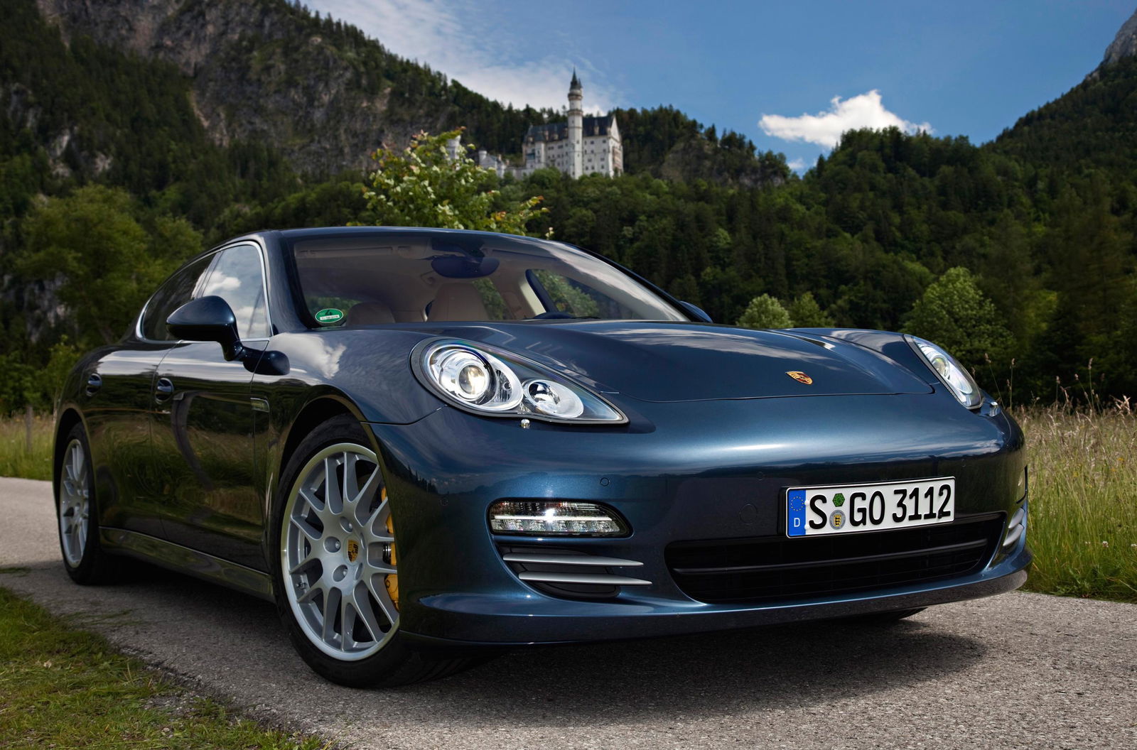 7 Cars You'd Wouldn't Expect To Come With A Manual Gearbox Option