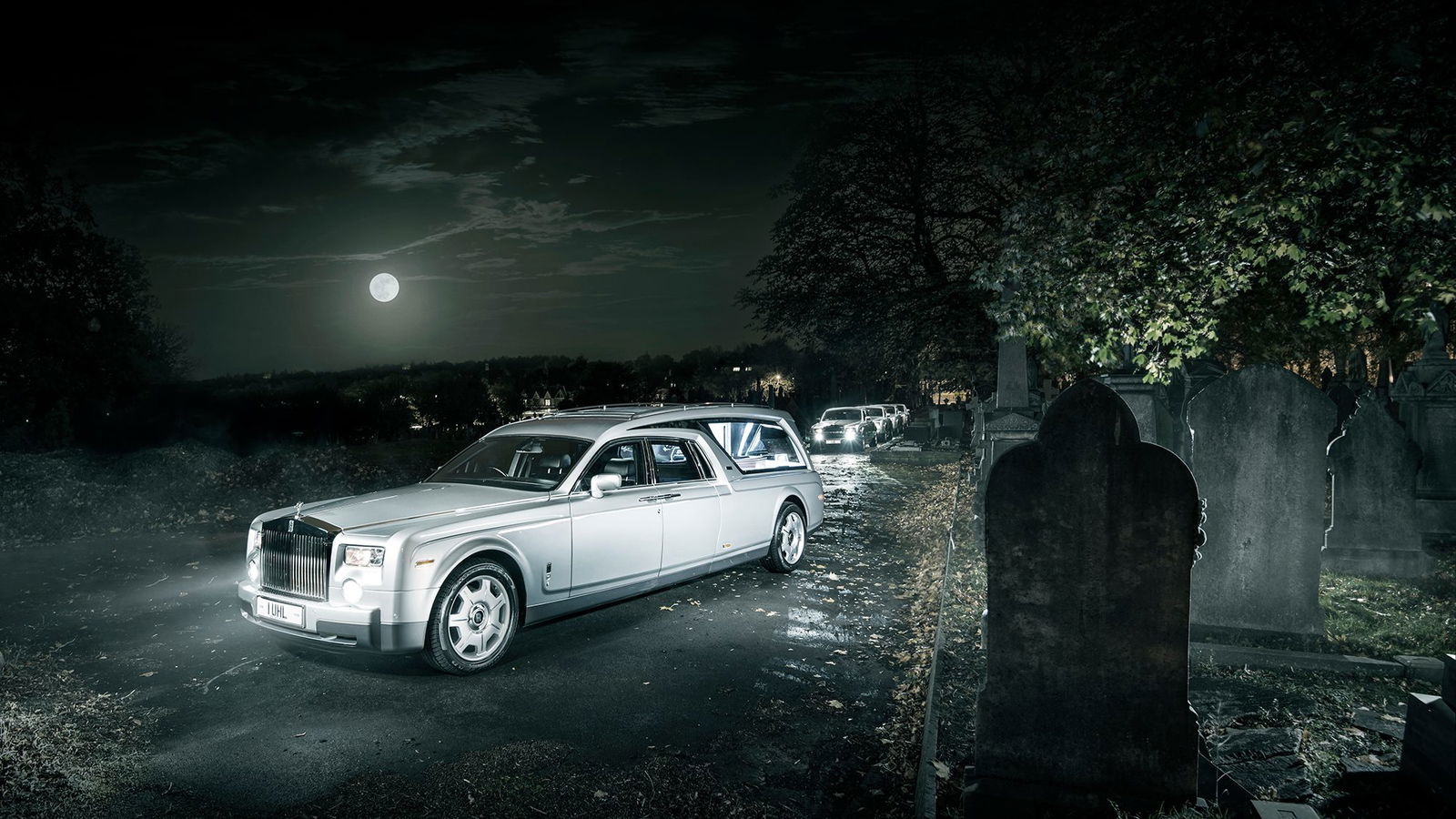 The World's First Rolls-Royce Phantom Hearse Is Equal Parts Spooky And Awesome