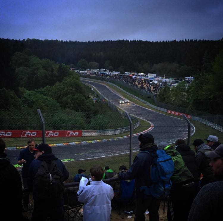 At 21:30, the track was almost cloaked in darkness