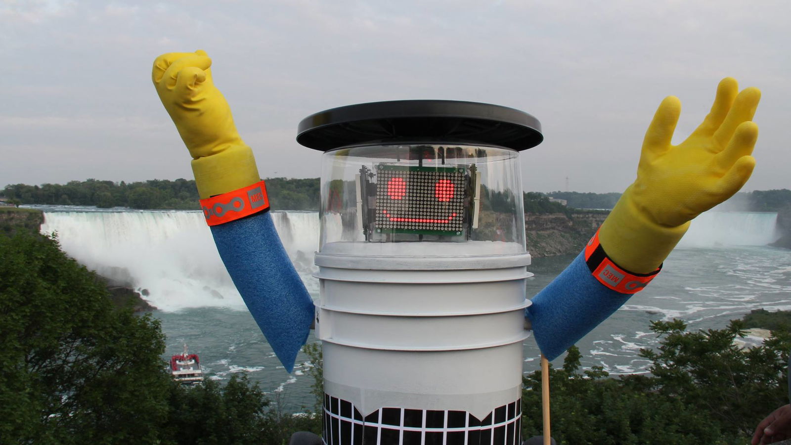 A Helpless Canadian Hitchhiking Robot Lasted Two Weeks In The US Before Getting Decapitated