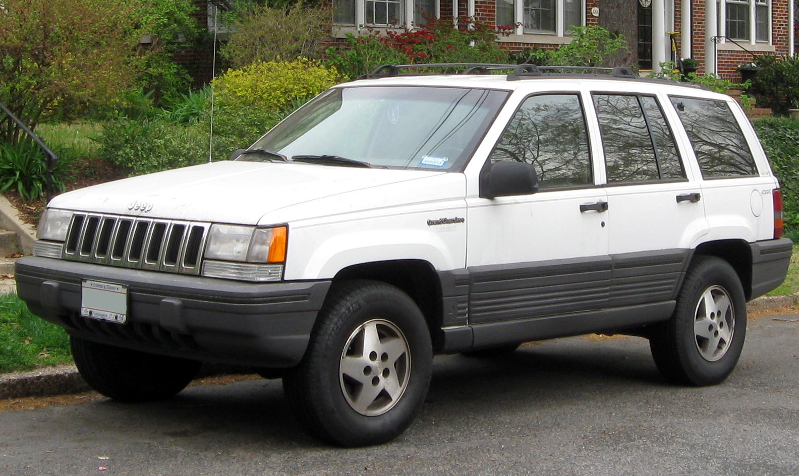 10 Cars Hilariously Reviewed Using Only Emojis