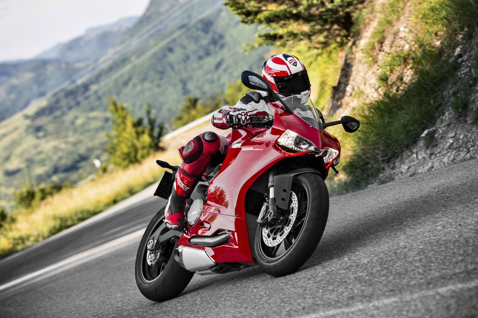 Suggested by Ali Mahfooz - CT's opinion: The 899 handled brilliantly but lacked power. The new 959 promises to have fixed that. 
