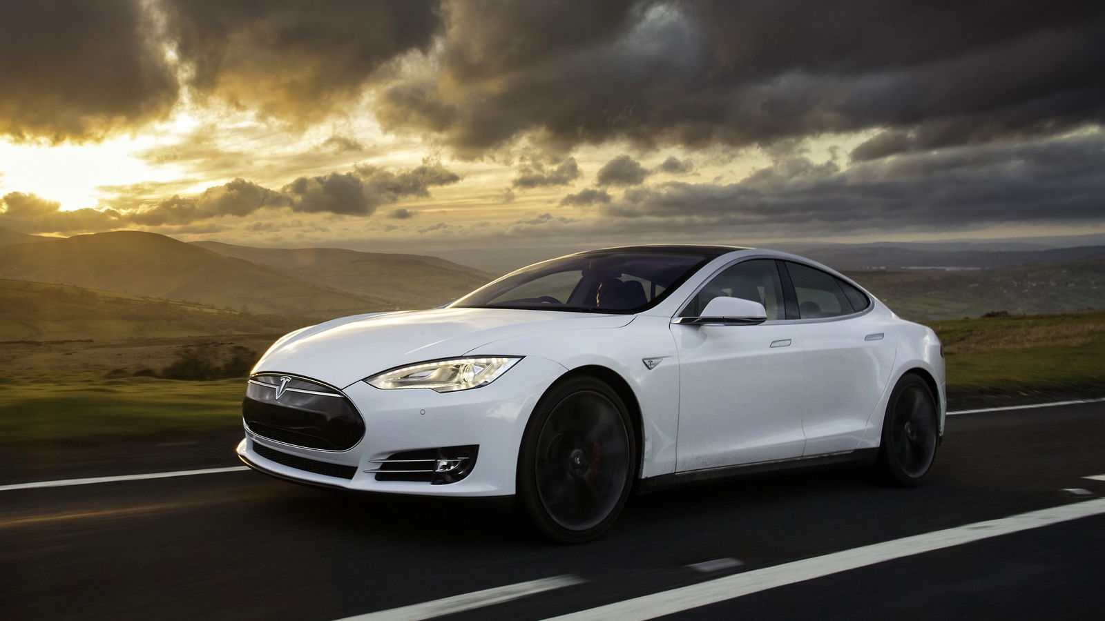 9 Supercars That Accelerate Slower Than A Tesla Model S In 'Ludicrous' Mode