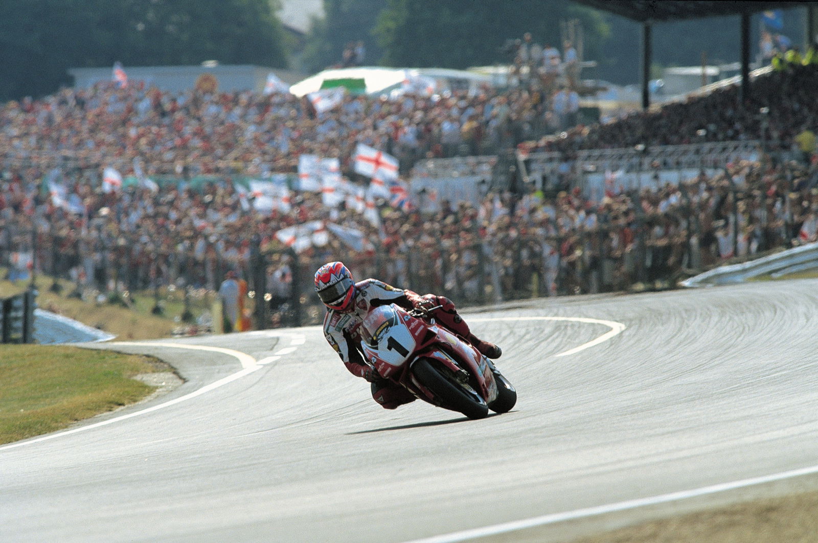King Carl Fogarty dominating at Brands Hatch