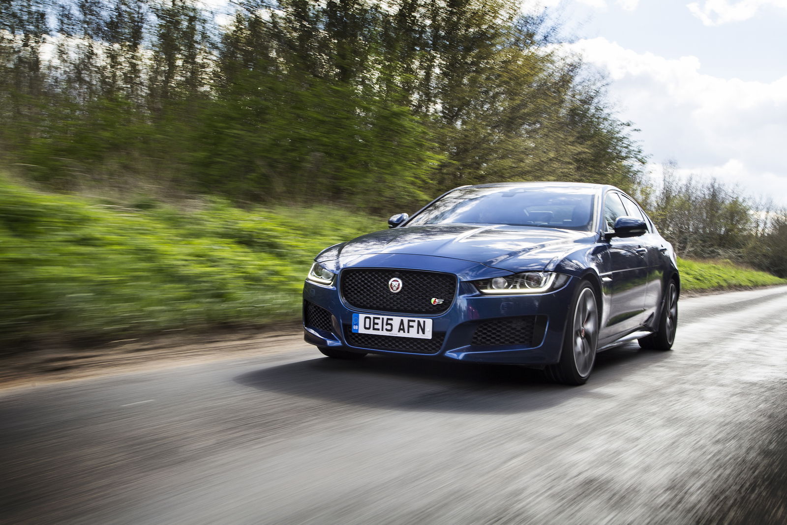 Jaguar XE S Vs BMW 340i: Has The 3-Series Finally Been Beaten?