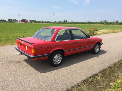 This 'Brand New' BMW E30 3-Series Might Not Be The Awesome Buy It Appears To Be