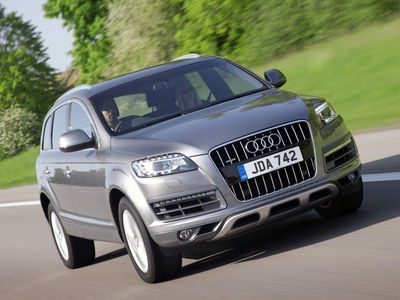 An Audi Q7 Driver Stopped In Lane Three Of A Busy Motorway Because Her Fuel Light Came On