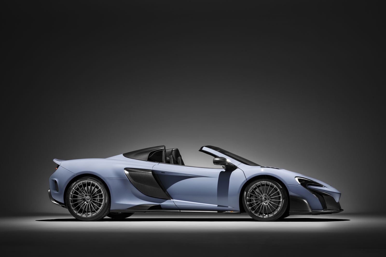 McLaren's Bare Carbonfibre P1 Is Pure Car Porn 