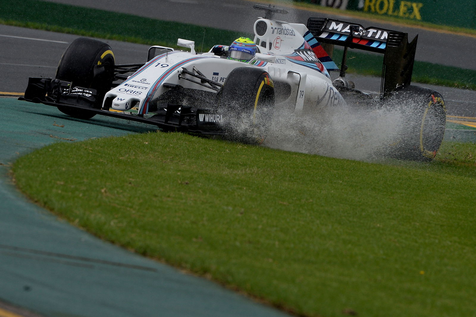 15 Gifs That Show Off The Mind-Blowing Speed Of FIA WEC Prototypes 