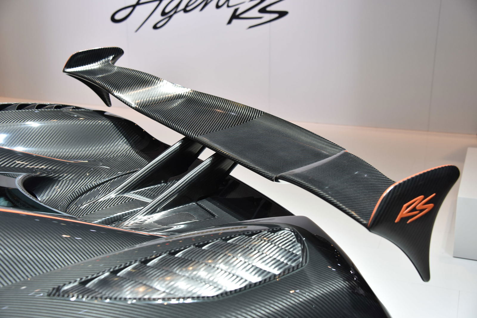 The active rear spoiler produces 450kg of downforce at 155mph