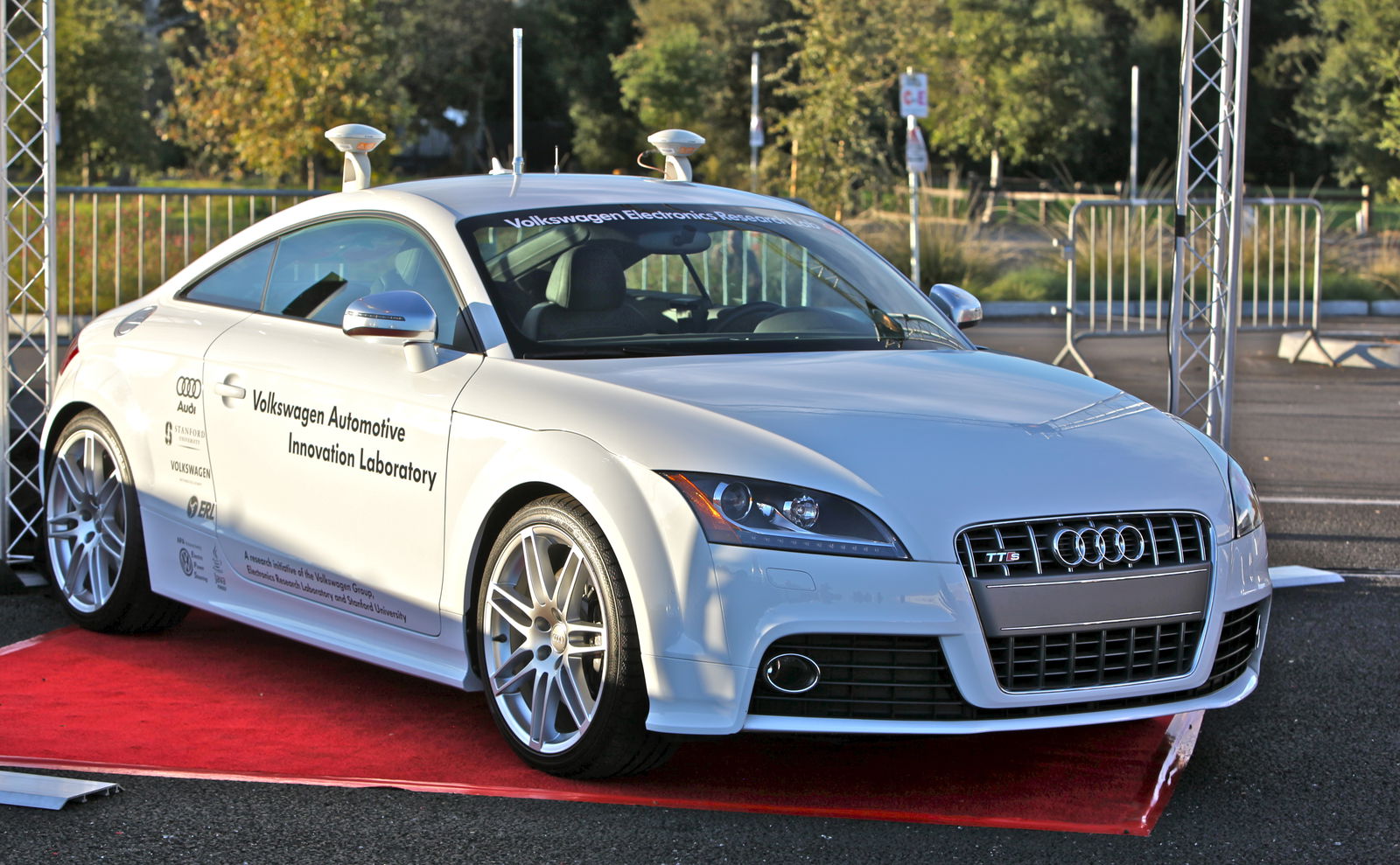 The Race To Become Driverless Has Gripped The World: Here's Everything You Should Know 