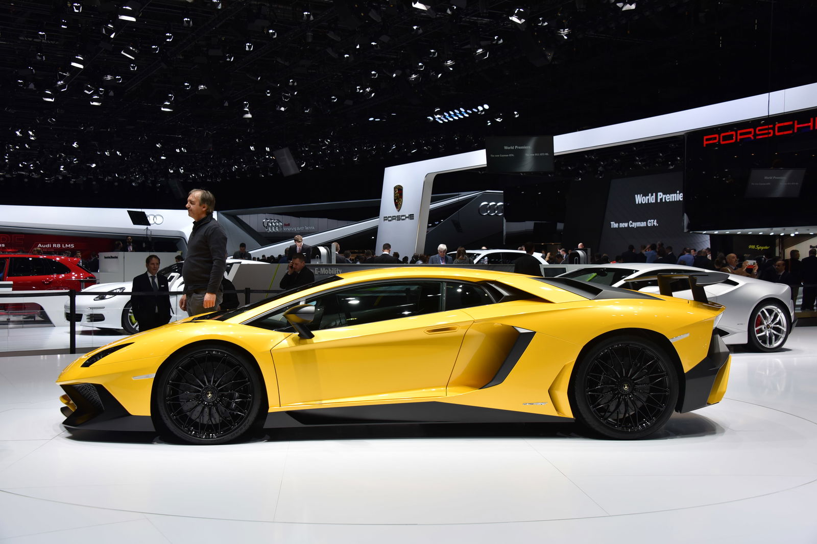 0-62mph takes 2.8 seconds and it'll hit 217mph 