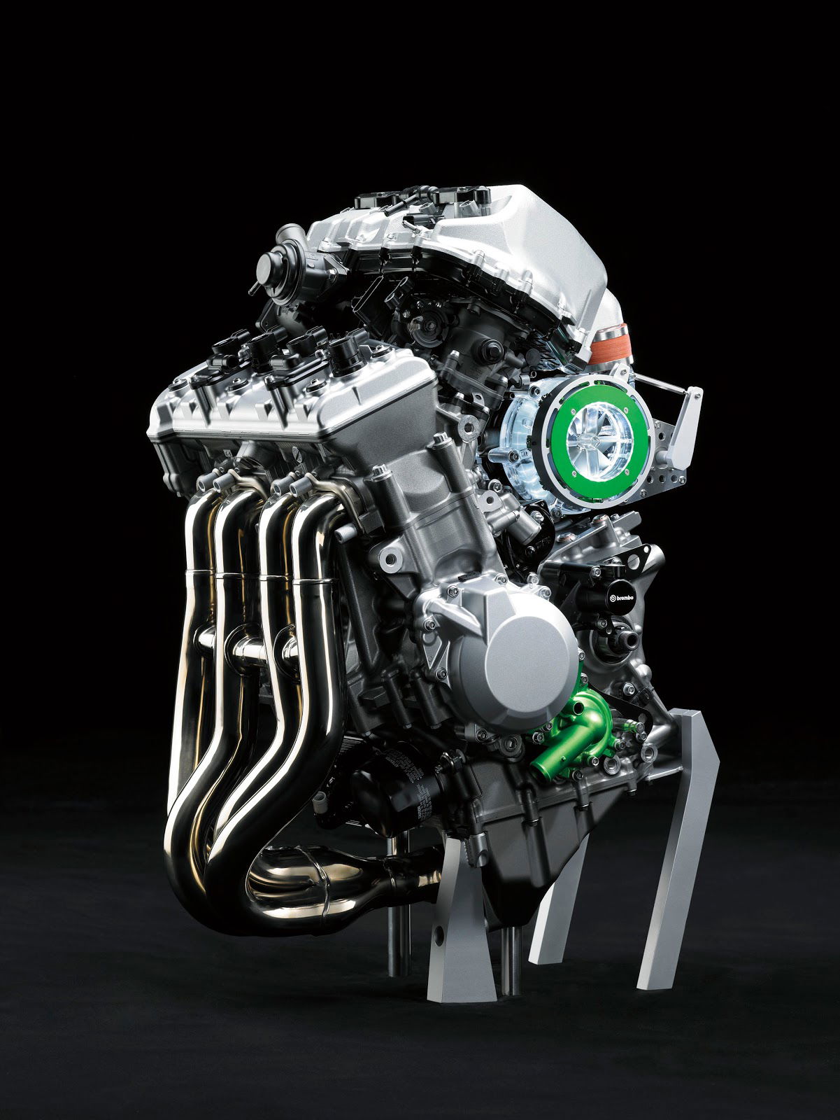 Balanced supercharged engine