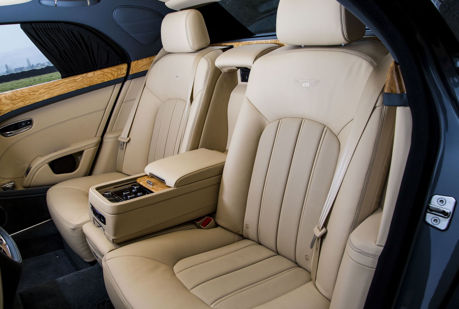 5 Ways The Bentley Mulsanne Made Me Feel Like A King